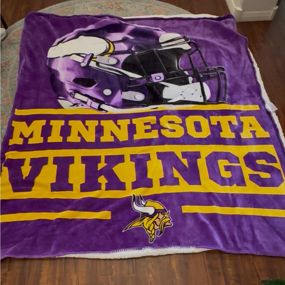 Minnesota Vikings official NFL fleece blanket